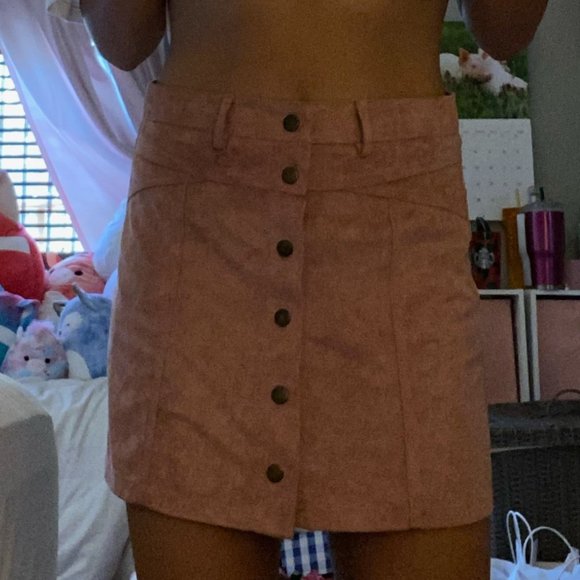 Button-Up Pink Suede Skirt - Picture 3 of 3